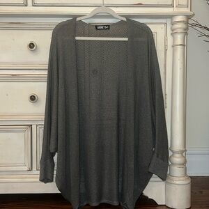 baggy fit, medium weight, ventilated 3/4 sleeve sweater